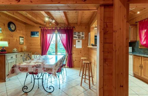 Etobon House | Chalet typiquement franc-comtois avec Wifi et cheminée à Étobon - FR-1-583-405