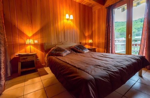 La Chapelle-d'Alagnon Ski Chalet | Chalet “Wellness, Pool, Spa” with Mountain View, Private Garden and Wi-Fi