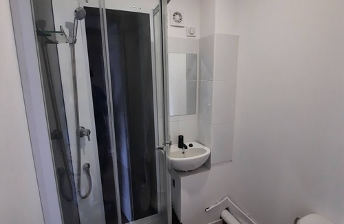 Vesoul Bed & Breakfast | Chambre Économique Avec Salle de Bain Privative 1. Idéale Pour un Séjour Court !