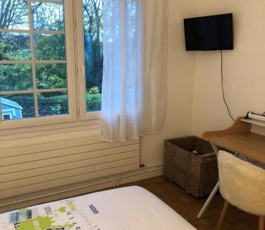 Ris Orangis House | Chambre au calme dans résidence avec terrain de tennis