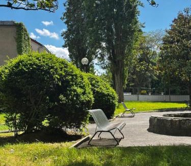 Villejuif Bed & Breakfast | Chambre avec lit king-size dans un appartement partagé à 5 min du métro 7 à Paris Orly