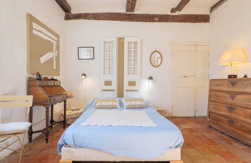 Lagorce Bed & Breakfast | Chambre Bleu Guest Room with Shared Garden and Wi-Fi