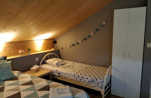 Saint-Denis-les-Bourg Bed & Breakfast | Chambre Chaleureuse chez l'habitant
