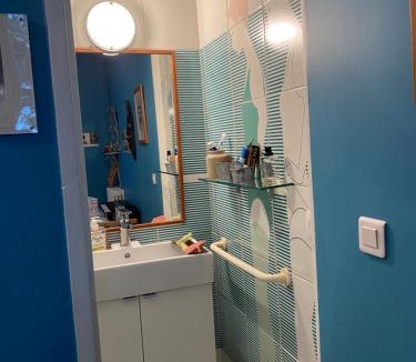 Orly Bed & Breakfast | Chambre chez l'habitant dans grande maison Arborée