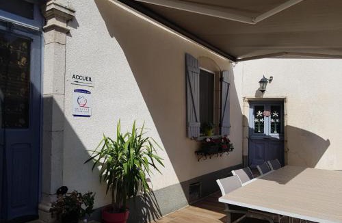 Choye Bed & Breakfast | Chambre cosy dans maison historique avec parc et accueil chevaux - FR-1-583-256