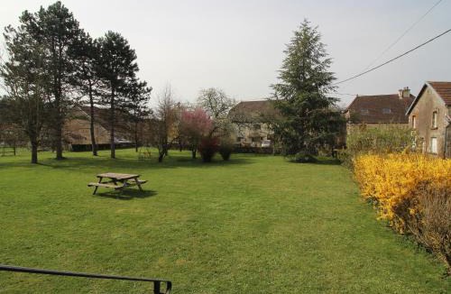 Choye Bed & Breakfast | Chambre cosy dans maison historique avec parc et accueil chevaux - FR-1-583-256
