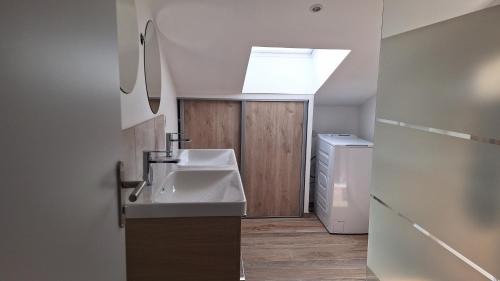 Saint-Romain-en-Gal Apartment | Chambre cosy au calme
