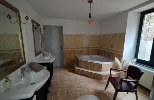 La Chapelle-aux-Bois Bed & Breakfast | Chambre d'hôte La Suite Domaine du Bagnerot