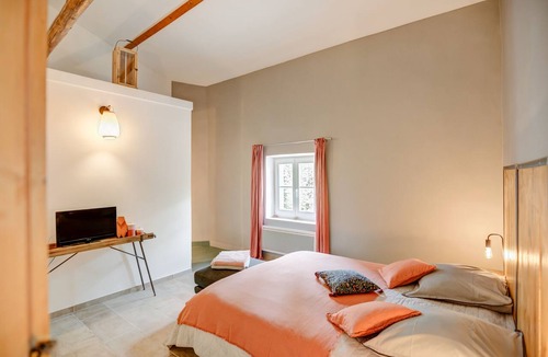 Pont-Saint-Esprit House | Chambre d'hôte Vignes - Provence Occitane