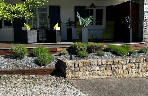 Le Cheylard Bed & Breakfast | Chambre d'hôtes de la Riaille 400 m de la dolce via