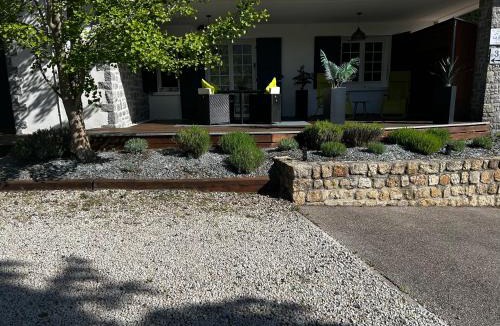 Le Cheylard Bed & Breakfast | Chambre d'hôtes de la Riaille 400 m de la dolce via