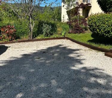 Le Cheylard Bed & Breakfast | Chambre d'hôtes de la Riaille 400 m de la dolce via