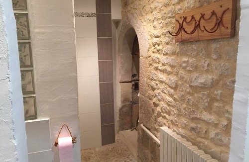 Montils House | Chambre D'hôtes: Fins Bois Piscine, Ludothèque, Rétrogaming