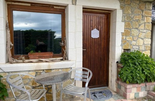 Alba-la-Romaine Bed & Breakfast | Chambre D'hôtes 2p, Gestion Libre, Piscine Partagée