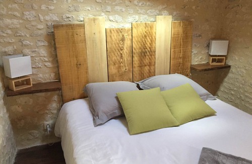 Montils House | Chambre D'hôtes : Grande Champagne - 4/5 Pers Piscine, Ludothèque, Retro Gaming