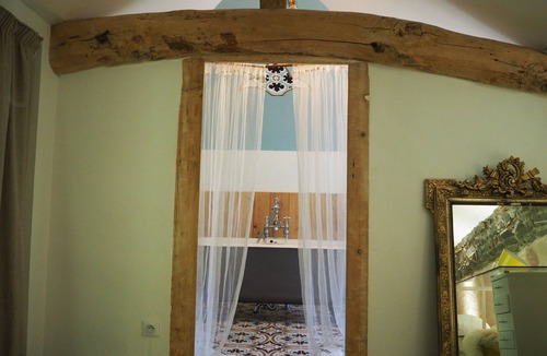 Valsonne House | Chambre d'Hôtes in Beaujolais Vert. Zen atmosphere. ideal for couples