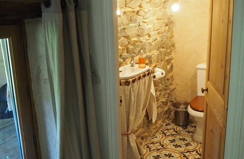 Valsonne House | Chambre d'Hôtes in Beaujolais Vert. Zen atmosphere. ideal for couples