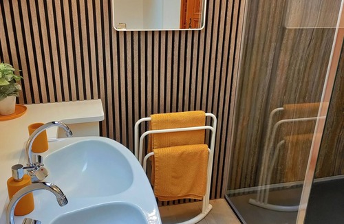 Saint-Cyprien-sur-Dourdou Bed & Breakfast | Chambre D'hôtes Référence® Images - Domaine du Mas Naut Piscine Jacuzzi Massages