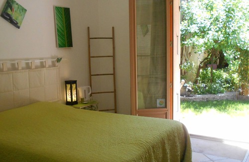Donzere House | Chambre d'hotes with shower room, wc and terrace