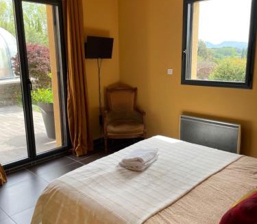 Colonzelle House | Chambre dans le jardin et sa SDB indépendante
