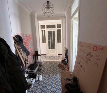 Secteur 1 House | Chambre dans un appartement à 2 minutes à pied de la gare et GEM