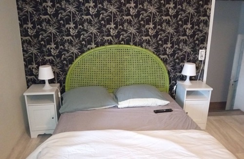 Caromb Apartment | Chambre Double au Pied du Ventoux à Caromb Piscine Partagée