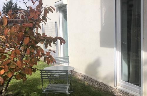 Villers-les-Nancy Apartment | Chambre et Pièce de vie Indépendantes en rez de Jardin . Proche Nancy-thermal