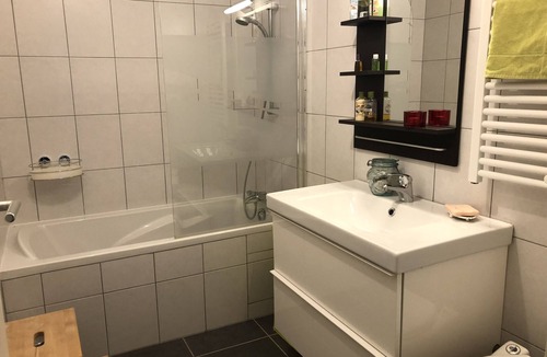 Villers-les-Nancy Apartment | Chambre et Pièce de vie Indépendantes en rez de Jardin . Proche Nancy-thermal