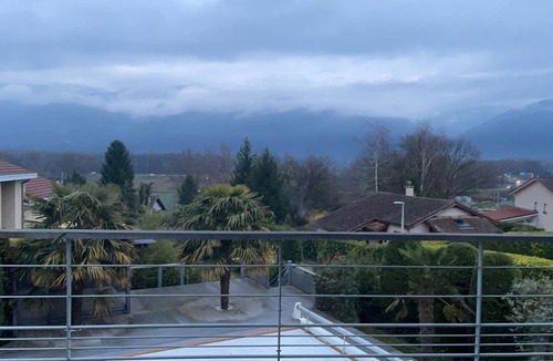 Montbonnot-Saint-Martin Bed & Breakfast | Chambre 2 Personnes Dans Maison Avec Piscine