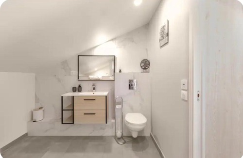 Sainte-Genevieve-des-Bois Apartment | Chambre Attrape rêves