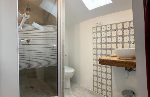 Varces-Allieres-et-Risset House | chambre avec SDB privative, salon et cuisine partagés