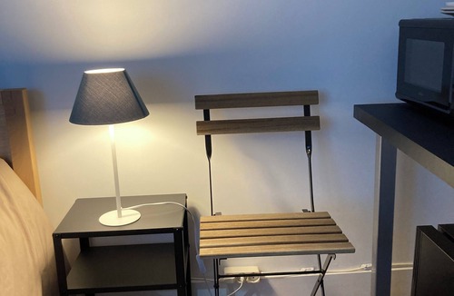 20th Arrondissement Bed & Breakfast | Chambre Grand Confort, Dans Maison, Avec Jardin et Terrasse, Paris Centre