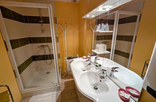 Choye Bed & Breakfast | Chambre La Louis XVI, La Tourelle