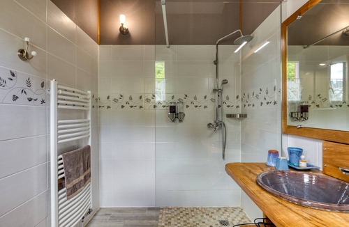 Soubes Bed & Breakfast | Chambre Madeleine Guest Room with Shared Pool, Shared Terrace, and Wi-Fi