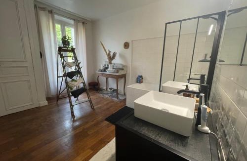 Contrexeville House | Chambre paisible face aux thermes-ch1- Check après 16h30