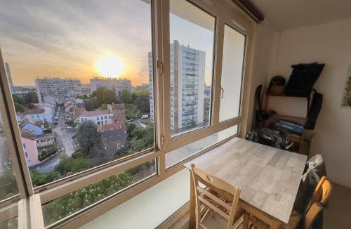 Villejuif House | Chambre privée avec lit king-size dans un appartement partagé à 5 min du métro 7 à Paris Orly