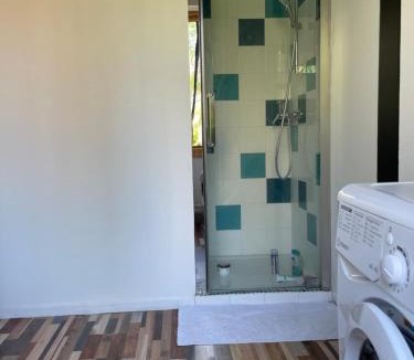 Besancon Bed & Breakfast | Chambre privée vue sur le jardin proche centre ville