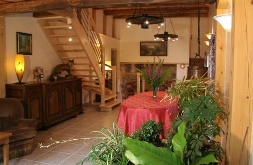 Le Clerjus Bed & Breakfast | Chambre Rubis: Élégance et Confort en Pleine Nature - FR-1-589-723