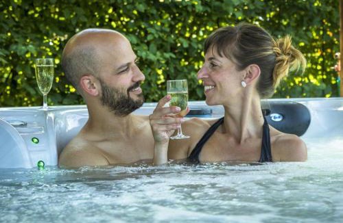 Le Clerjus Bed & Breakfast | Chambre Rubis: Élégance et Confort en Pleine Nature - FR-1-589-723