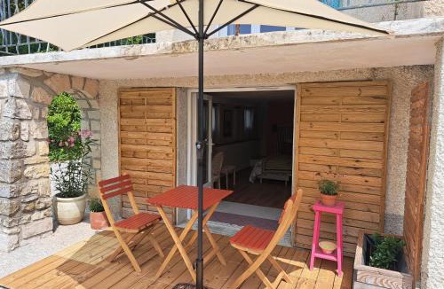 Buis-les-Baronnies House | Chambre spacieuse vue sur le Ventoux