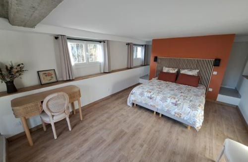 Buis-les-Baronnies House | Chambre spacieuse vue sur le Ventoux