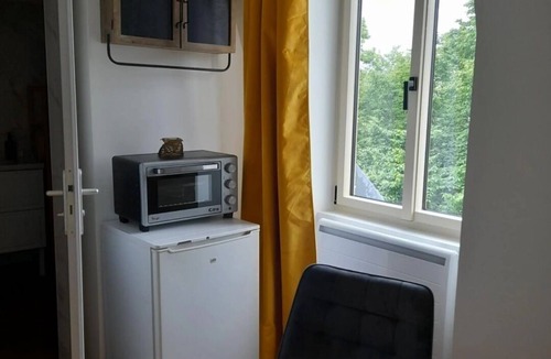 Mont-sous-Vaudrey Apartment | Chambre Vanille - Cocooning at Château Grévy