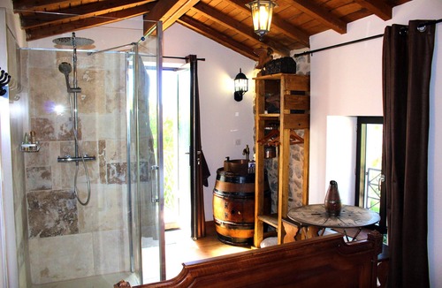 Lantignie Bed & Breakfast | CHAMBRE VIKING LODGE MEDIEVALE