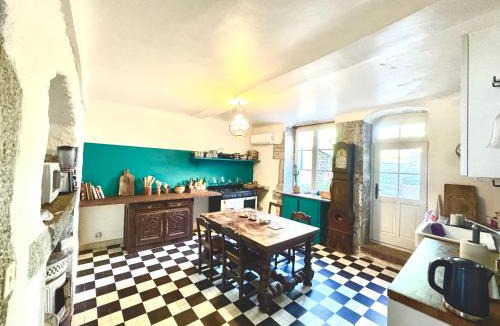 Chateau-Chalon Bed & Breakfast | Chambres 6 personnes Maison Saint Jean