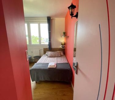 Laval Apartment | Chambres avec espaces communs équipés parfait pour séjour professionnel ou ambiance conviviale