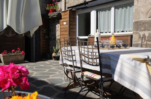 Saint-Just-Malmont Bed & Breakfast | Chambres d'hôtes familiales à Saint-Just-Malmont - FR-1-582-480