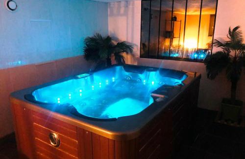Chenove Bed & Breakfast | Chambres d'Hôte Dijon Clair de Lune Adults Only