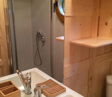 Le Breuil Bed & Breakfast | Chambres d'hôtes et Roulotte Au Bonheur Du Parc