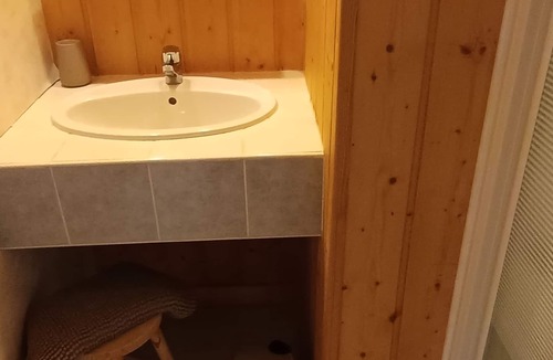 Commenailles Bed & Breakfast | CHAMBRES D'HOTES DE LA RECHASSIERE, nature and calm in the Jura mountains
