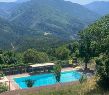 Pennes-le Sec Bed & Breakfast | Chambres privées - Maison d hôtes Piot - Pennes-Le-Sec Drôme